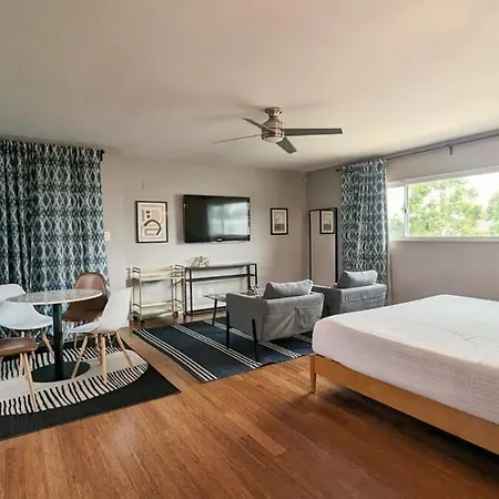 La Huge Mid Century Guesthouse Patio Lax Beach